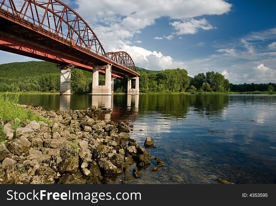 Photo of the steel railroad bridge across the river