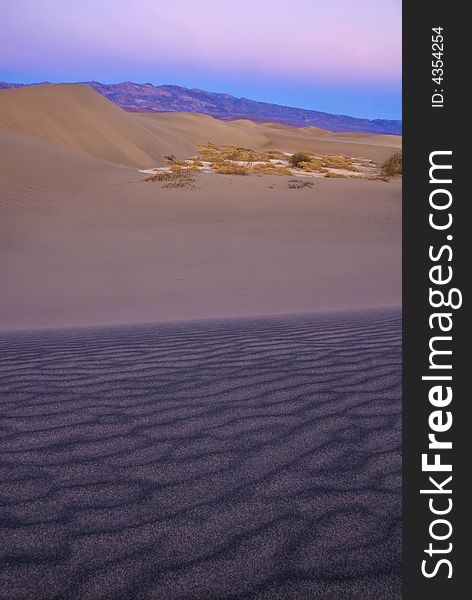 Sand Dunes near Stovepipe Wells in Death Valley National Park , California. Sand Dunes near Stovepipe Wells in Death Valley National Park , California