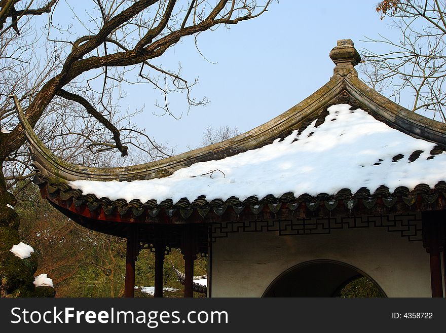 This picture is taken in Zhuozheng park in Suzhou ,ChinaThe  roof of an ancient pavilion  decoated with snow. This picture is taken in Zhuozheng park in Suzhou ,ChinaThe  roof of an ancient pavilion  decoated with snow.