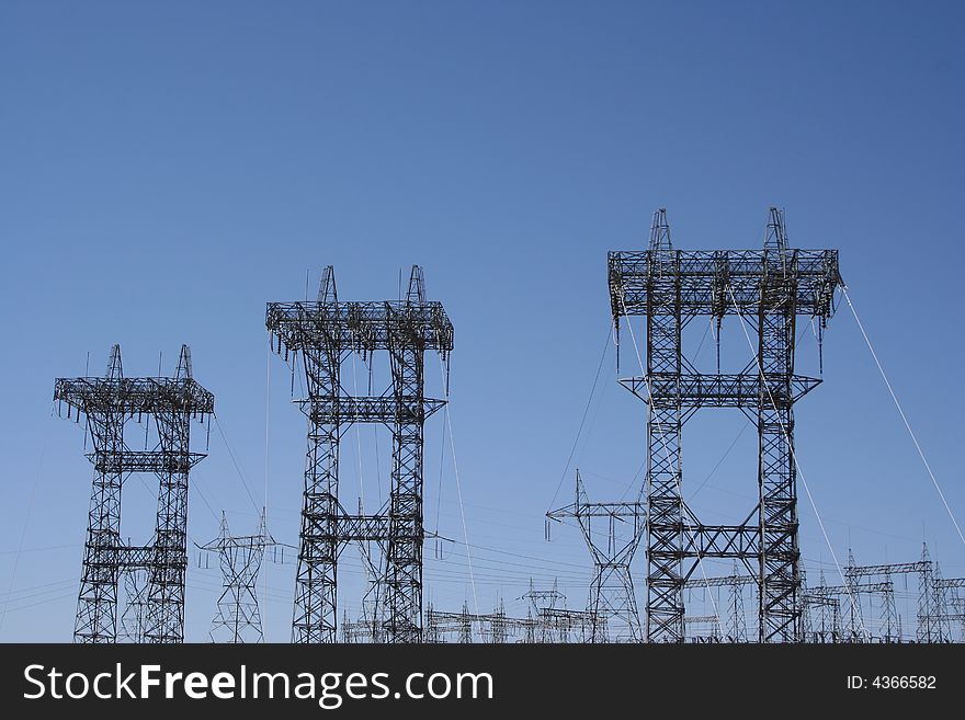 Power lines carry electricity from Glen Canyon dam.