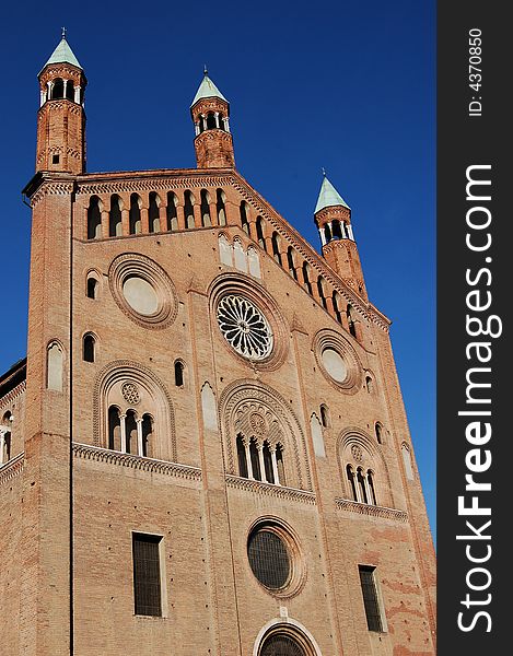 Cremonas gothic cathedral,different entrance,second side