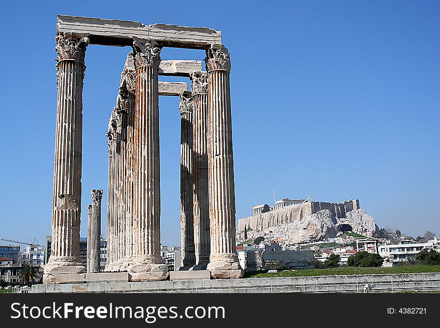 Corinthian columns at the temple of zeus in greece