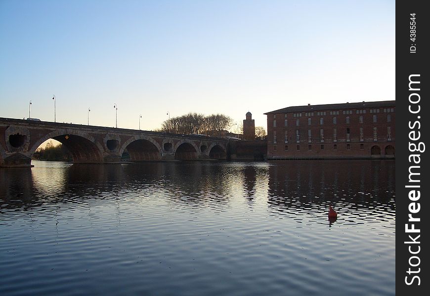 The nice bridge on the river garonne which flow cross toulouse