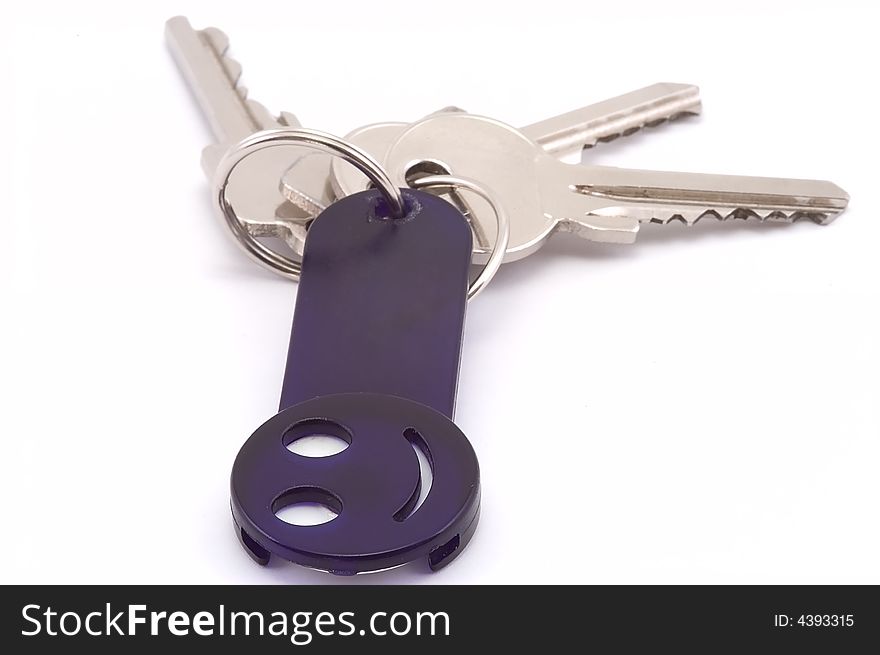 Bunch of keys with dark blue smile trinket.