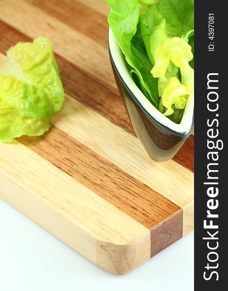 The green lettuce on the plank