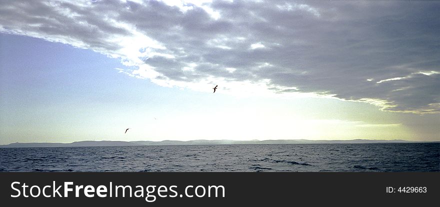 Lovly sunset in the sea