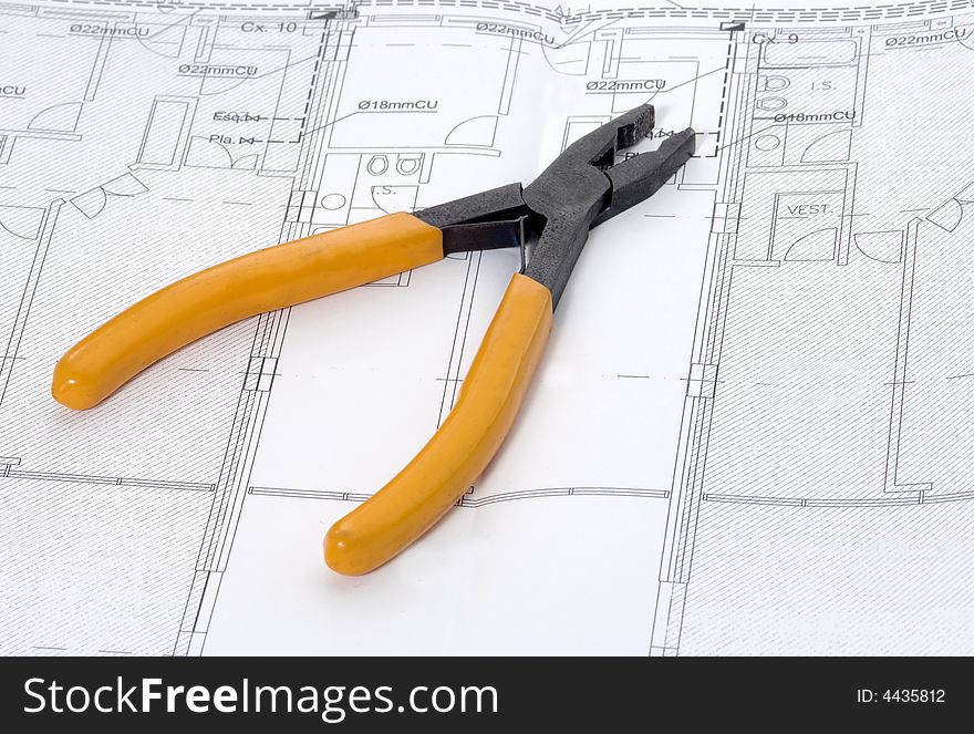 Pliers and house plan for construction or reconstruction