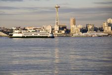 Ferry In Front Of Seattle Skyline Royalty Free Stock Photography Ferry In Front Of Seattle Skyline Royalty Free Stock Photography