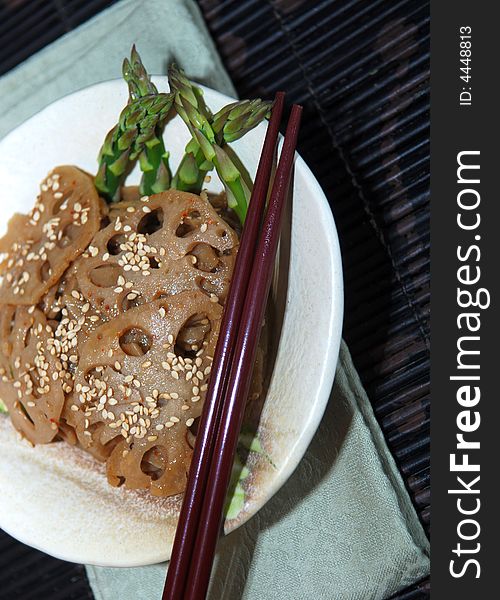Image of a Lotus root salad with sesame seeds and asparagus