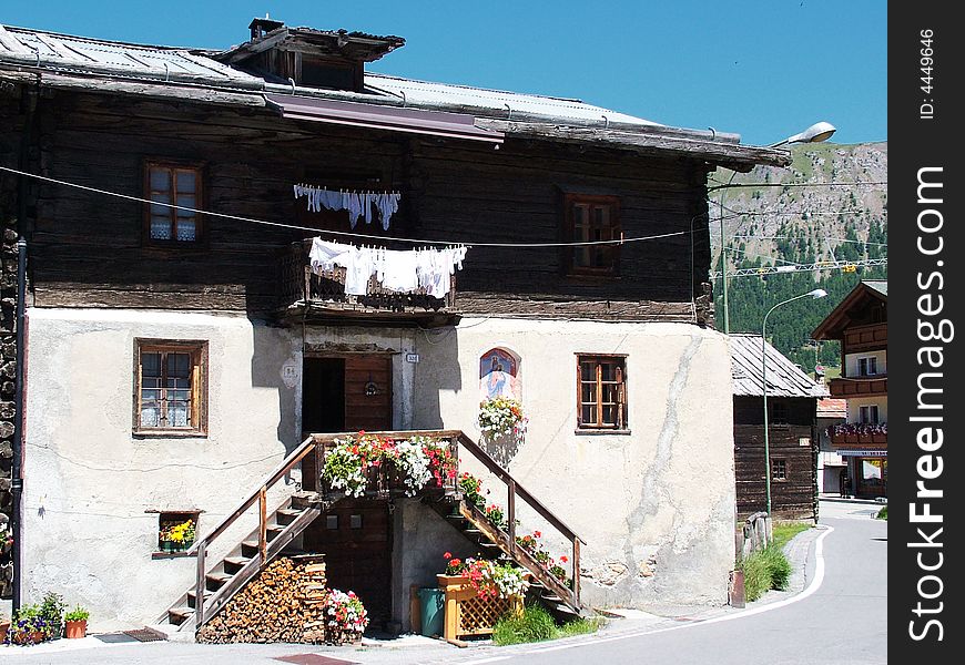 Pretty Alpine House
