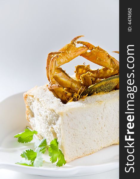 Bread served with fried crabs