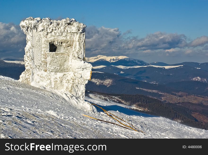 Snow shelter at the top of the mount on winter res