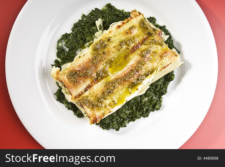 Baked cannelloni witn cheese and spinach