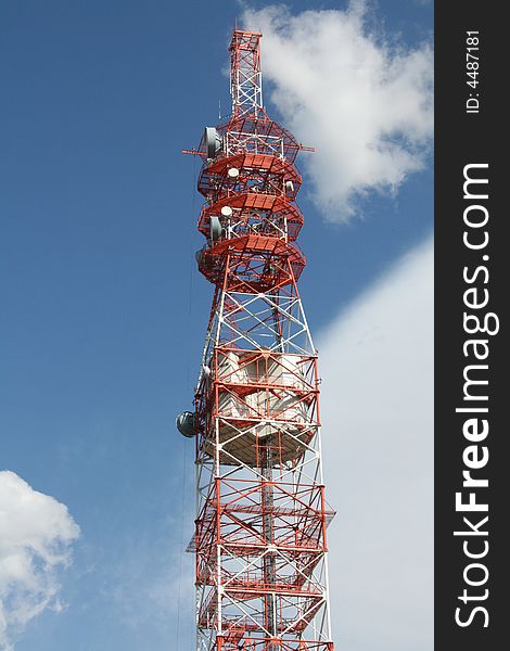 Radio and satellite telecommunications antenna