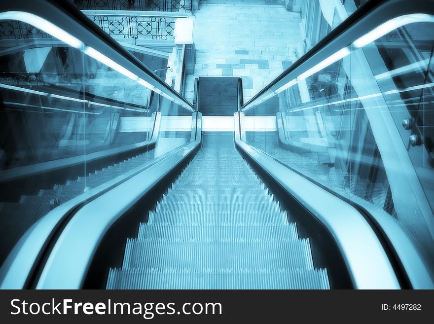 Escalator in the shopping centre