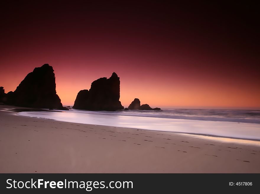 Night in beach, portugal coast (long exposure)