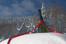 Champagne In Snow Royalty Free Stock Images Champagne In Snow Royalty Free Stock Images