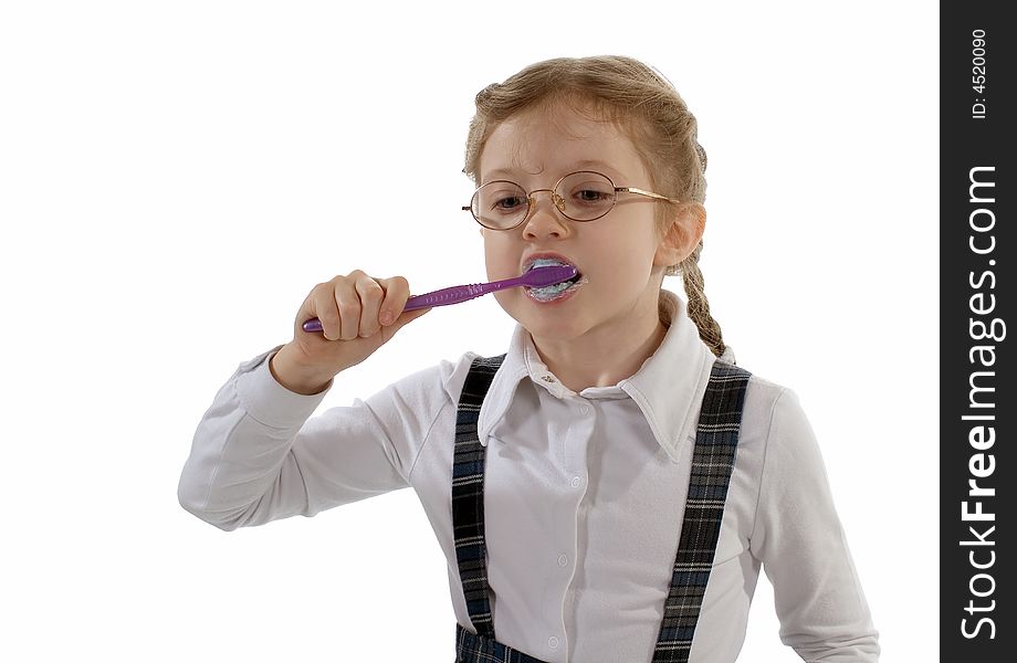 Girl cleans a teeth