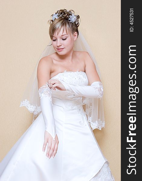 A bride putting on the gloves