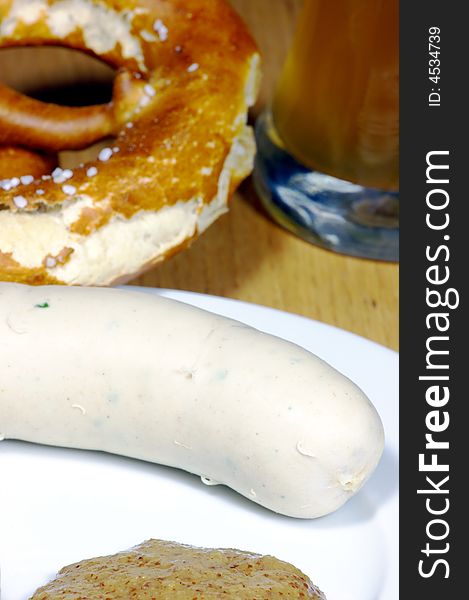 A plate with traditional bavarian white sausage and bretzel