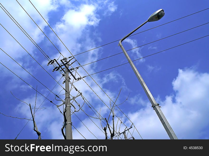 A streetlamp and wire pole