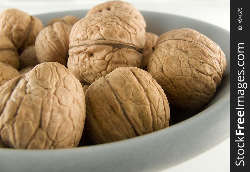 Close up on walnuts with grey plate