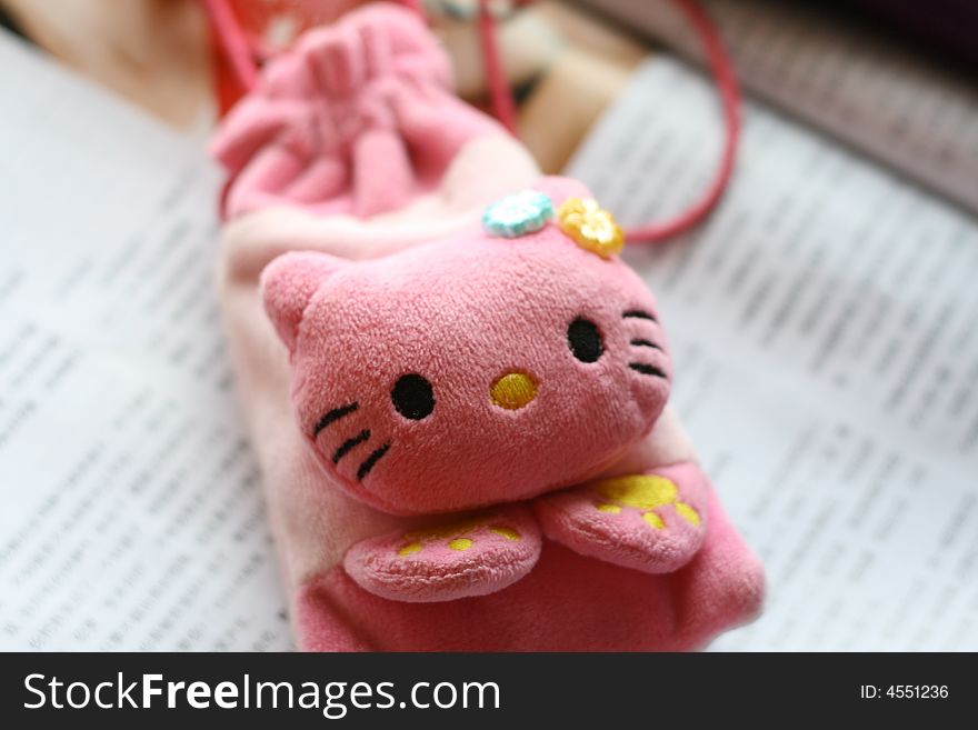 A pink cute cat cellphone bag