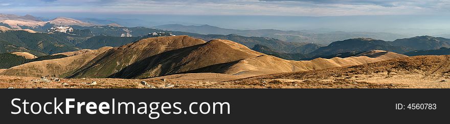 Ratei ridge is a part of Leaota mountain (Carpathian), with two summits. The highest have 2041 m altitude. Ratei ridge is a part of Leaota mountain (Carpathian), with two summits. The highest have 2041 m altitude.