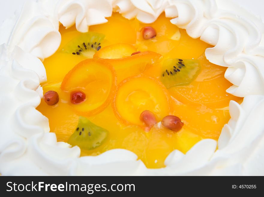 Close-up tasty cake with fruits