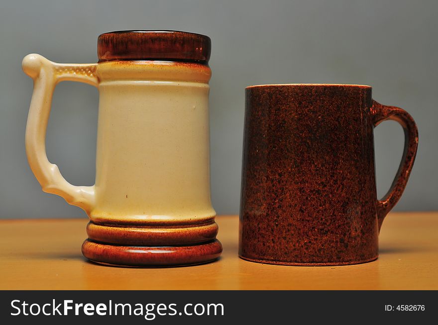 Two mugs on the table