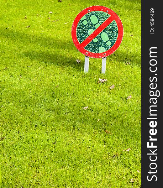 It is prohibited to walk on the grass here. It is prohibited to walk on the grass here