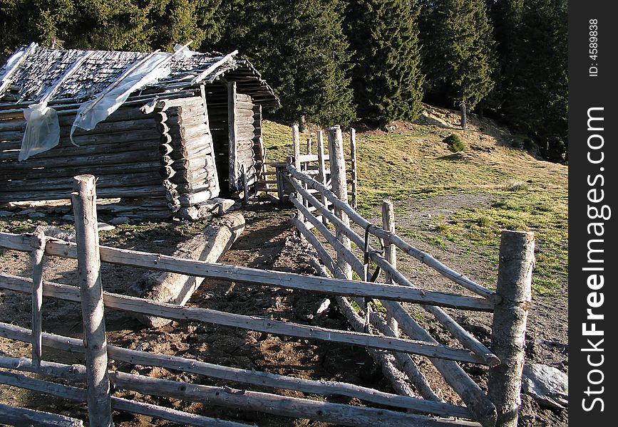 Shepherd cottage in Leaota mountains (Cioara summit). Shepherd cottage in Leaota mountains (Cioara summit)