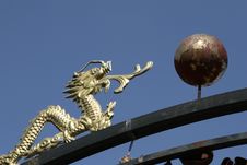 Dragon And Pearl Royalty Free Stock Images Dragon And Pearl Royalty Free Stock Images