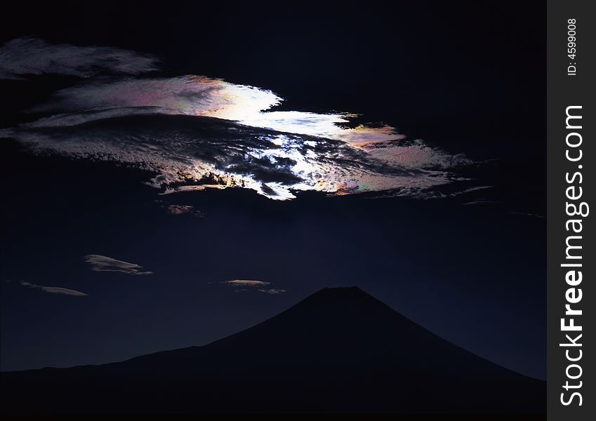 The rainbow coloring clouds over the Mt,Fuji peak-2. The rainbow coloring clouds over the Mt,Fuji peak-2