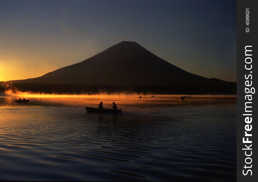 The early mornig fishermen with Mt,Fuji