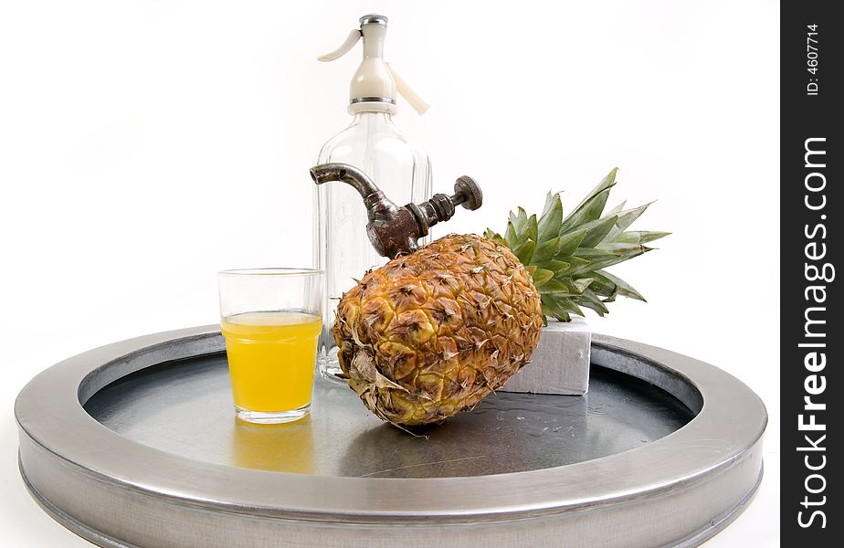 Juicy pineapple with soda water