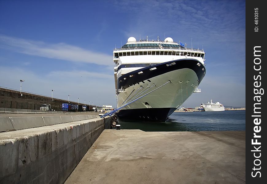 A big cruise ship in Palma of Majorca (Spain). A big cruise ship in Palma of Majorca (Spain)