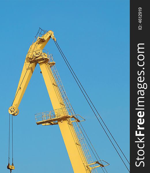 Heavy Movable Yellow Ship Crane with Cables