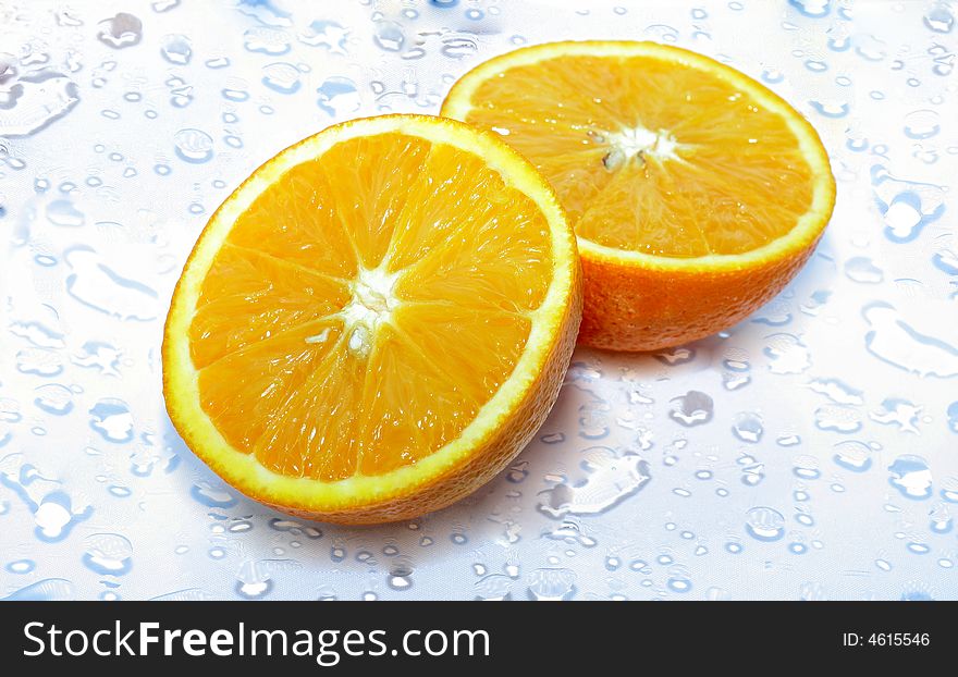 Oranges in water, drops of water