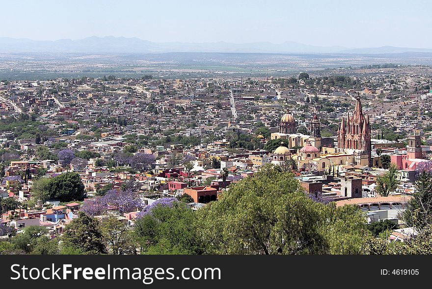 San Miguel de Allende is a beautiful city in the Center of Mexico, it's colonial architecture is amazing.