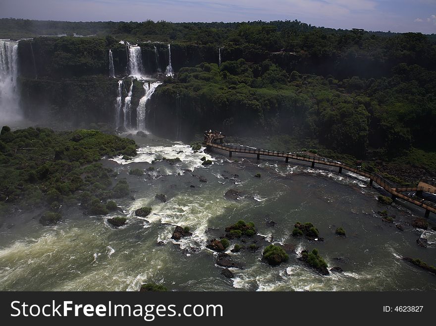 Iguassu (Iguazu; IguaÃ§u) Falls - Large Waterfalls