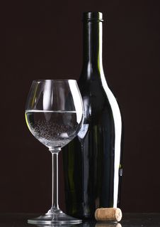 Still-life Wine Bottles And Glass Royalty Free Stock Photography Still-life Wine Bottles And Glass Royalty Free Stock Photography