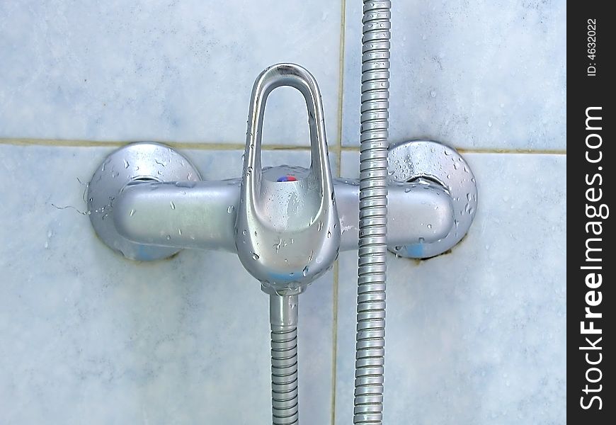Hot or cold water control in the shower.