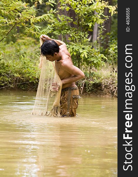 Fishing with a throw net