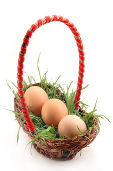 Basket With Grass And Eggs Royalty Free Stock Image Basket With Grass And Eggs Royalty Free Stock Image