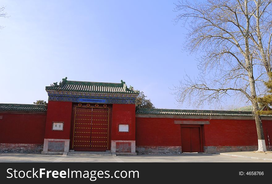 Palace gate in Beijing ditan park in winter