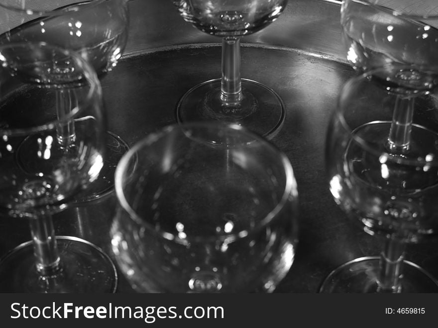 6 wineglasses put on a plate. the focus on the top glass, everything put in grey scale 21032008. 6 wineglasses put on a plate. the focus on the top glass, everything put in grey scale 21032008