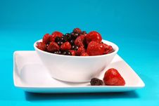 Bowl Of Berries Royalty Free Stock Images Bowl Of Berries Royalty Free Stock Images