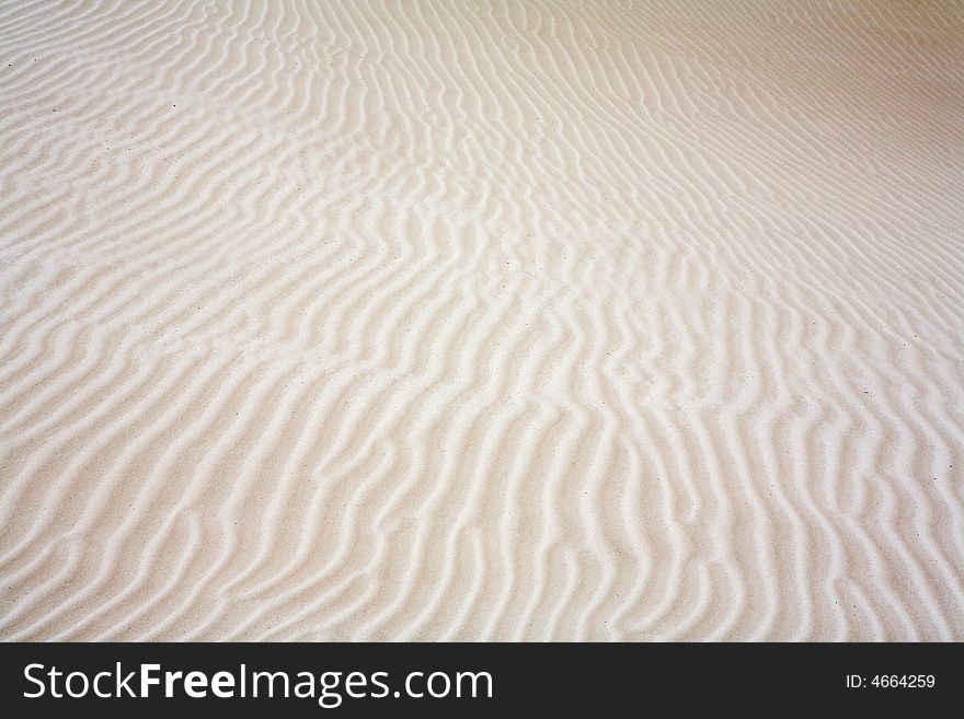 Wind on dunes