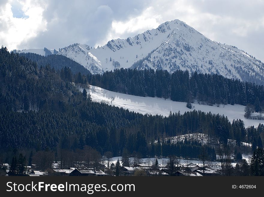 Alps rock range inthe sn and ice